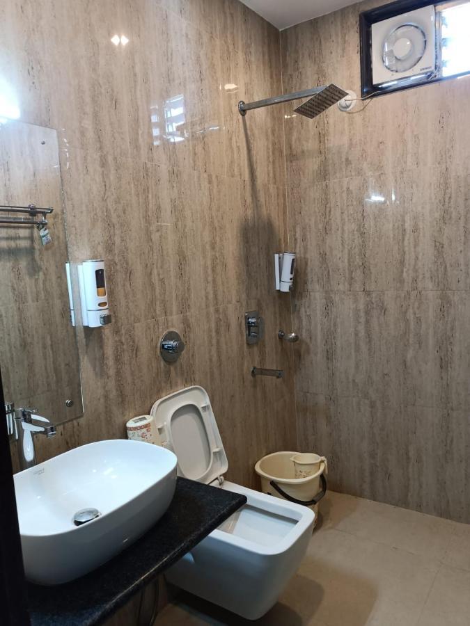 Kusum Hotel Дибругарх Экстерьер фото