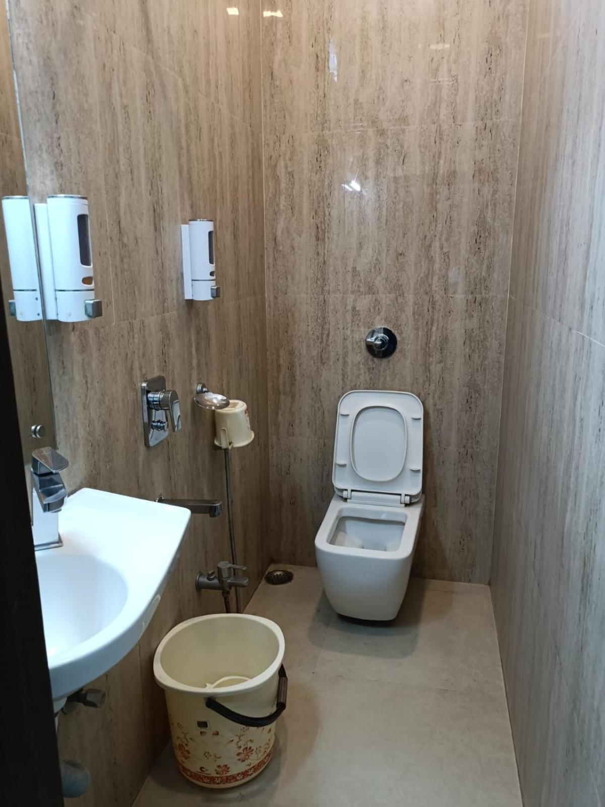 Kusum Hotel Дибругарх Экстерьер фото