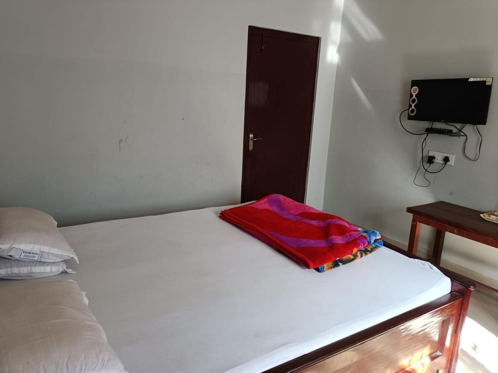 Kusum Hotel Дибругарх Экстерьер фото